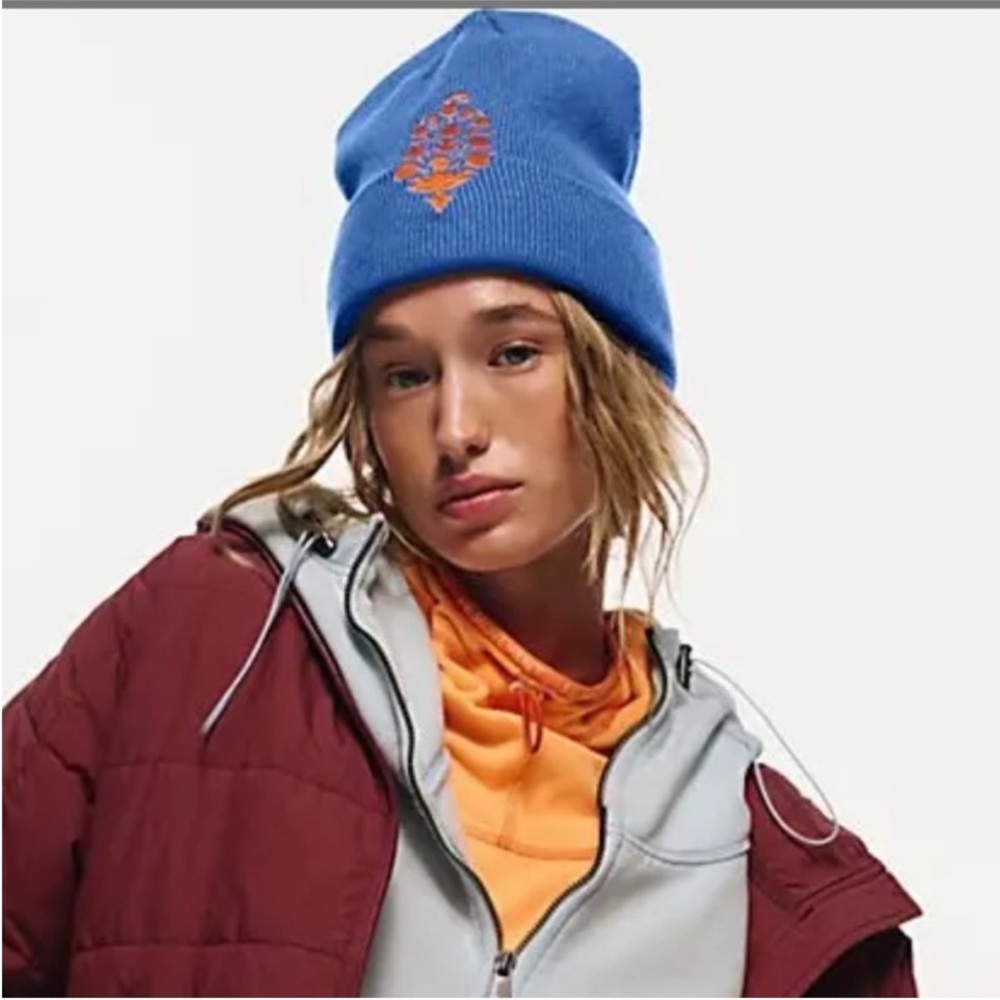 NWT Movement Iconic Buti Beanie